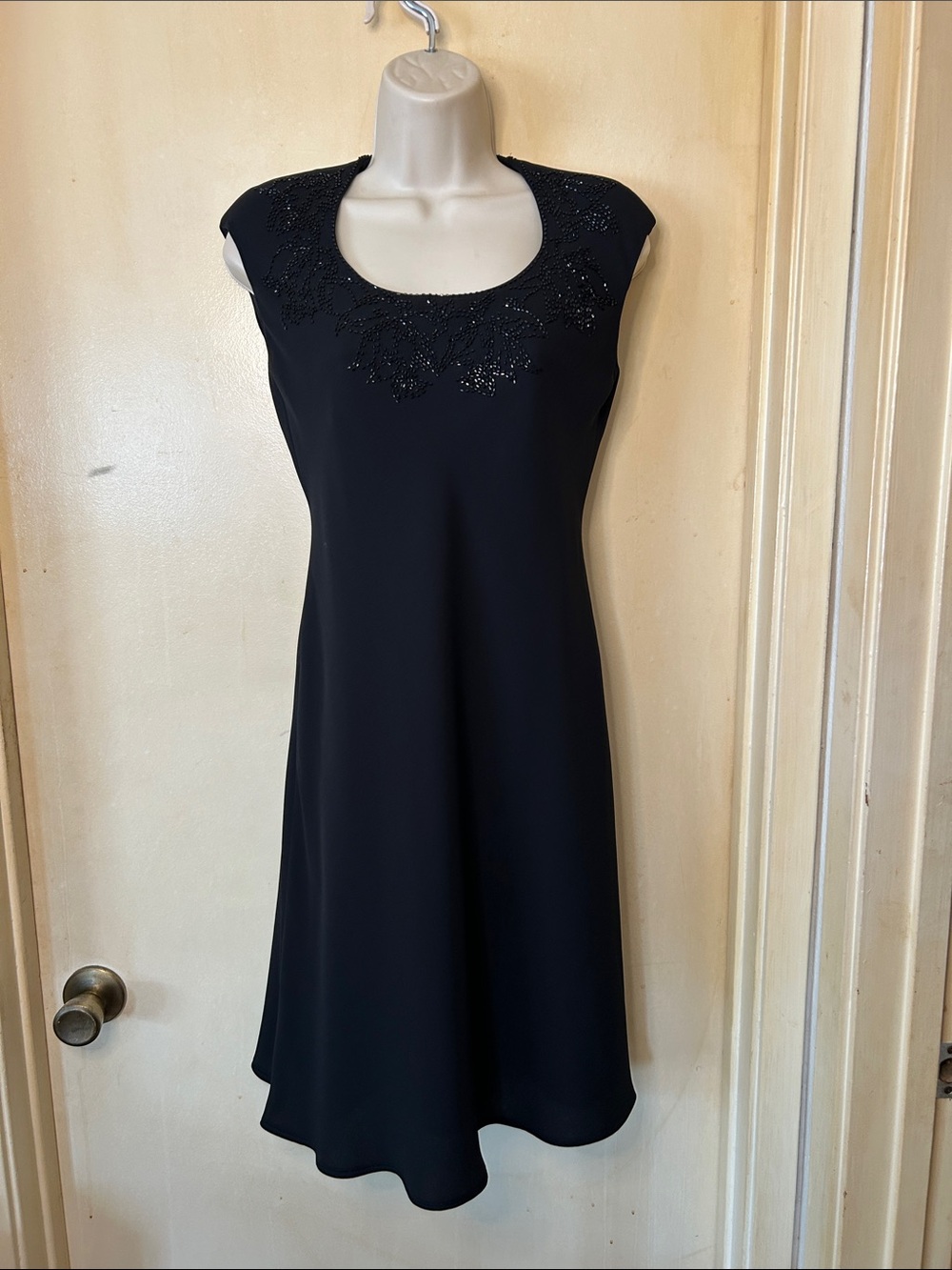 Jones New York Black Beaded Scoop Neck Dress size 2P